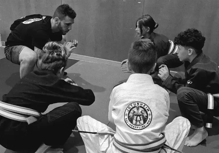 Niños en clase de artes marciales BJJ Jotunheim